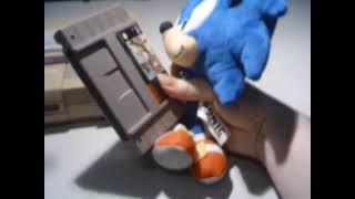 Sonic the hedgehog shows you how to insert a super nintendo cartridge [upl. by Almeta109]