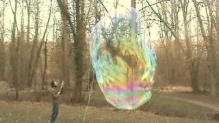 Giant soap bubbles  Bulles de savon géantes [upl. by Annim]