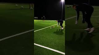 1gegen1 mit Spielverlagerung goalkeeper goalkeepertraining torwarttraining torwart manuelneuer [upl. by Suiravaj206]