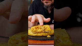 Tortilla de patata con ¿cebolla frita [upl. by Yelyah]