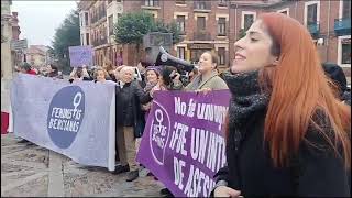 Llegada de Feministas Bercianas al juicio contra Pedro Muñoz [upl. by Oimetra]