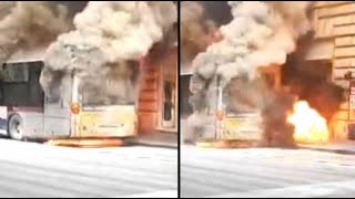 Lincendie et lexplosion de ce bus à Rome ont fait une grosse frayeur aux passants [upl. by Ybur572]