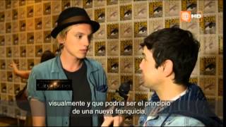 Cinescape ComicCon 2013 Entrevista elenco Cazadores de Sombras  24082013 [upl. by Eelyram]