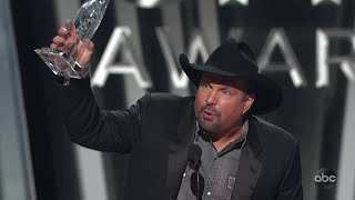 Garth Brooks Wins Entertainer of the Year at CMA Awards 2019  The CMA Awards [upl. by Signe755]