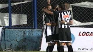 Galo inicia luta pelo bi com vitória de virada em Montes Claros [upl. by Trovillion659]