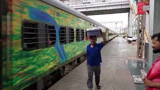 TRAIN NO 12245 Howrah  Yesvantpur Duronto EXPRESS Arriving On Bhubaneswar [upl. by Alul]