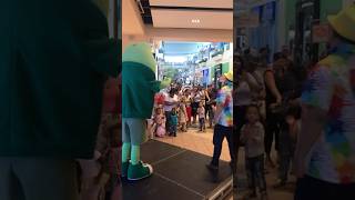 El Sr Sapo llegando a una presentación en el Agora Mall en Santo Domingo RD atencionatencion [upl. by Atelahs]