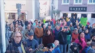 Kundgebung quotAbensberg ist Buntquot am Stadtplatz in Abensberg [upl. by Jsandye279]