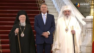 Patriarhul Ecumenic Bartolomeu şi Patriarhul BOR Daniel  primiţi de preşedintele Iohannis [upl. by Chapman739]