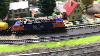 Kort filmpje van de schaal N HUSA lok in actie op de modelspoorbaan van de NZH HobbyClub [upl. by Mollee]