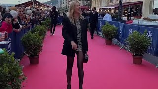 Virginie Efira et Niels Schneider tels Roméo et Juliette au Festival du Film de Cabourg [upl. by Piselli]