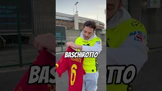 BASCHIROTTO MI REGALA LA SUA MAGLIA A LECCE 🚨🥹 [upl. by Nehgam870]