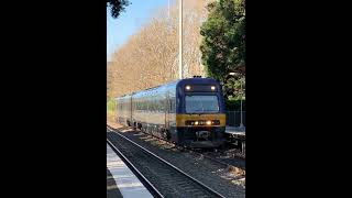 The Endeavour Arrives at Burradoo trains nswtrains [upl. by Elocal252]