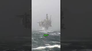 How can oil rigs be so stable in the ocean 🤔 EXPLAINED shorts facts [upl. by Afatsuom]