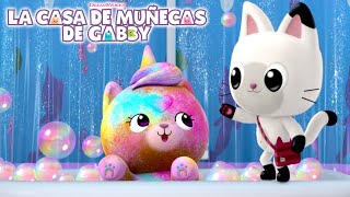 La fiesta de baño de burbujas de Gaticornio con Gatirena  LA CASA DE MUÑECAS DE GABBY  Netflix [upl. by Akehs]