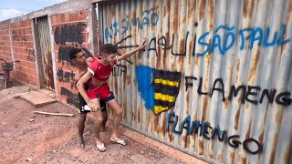 FIZERAM O ESCUDO DO FLAMENGO NA CASA DO BRUTINHO E ESSA FOI A REAÇÃO DELE [upl. by Enninaej]