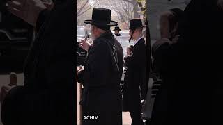 Rabbi Mordechai Jungreis Nikolsburg Rebbe Sreifas Chametz Erev Pesach [upl. by Dean916]