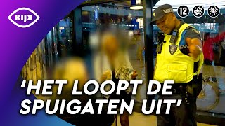 Emotionele DAKLOZEN uit Amsterdam Centraal gestuurd  Overtreders  KIJK Misdaad [upl. by Adelind]