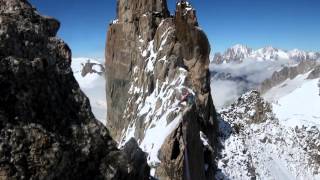 TopoVidéo  Traversée de lAiguille dEntrèves  initiation à lalpinisme [upl. by Goulden]