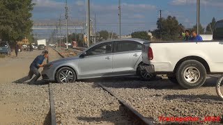 ATASCADO en la vía y se lo LLEVA el TREN  Santa María Magdalena QRO [upl. by Newol]