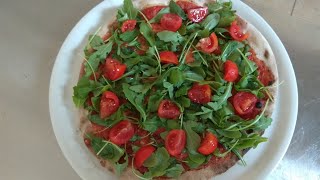 Pizza Con Rucola e Pomodorini [upl. by Annaeoj]