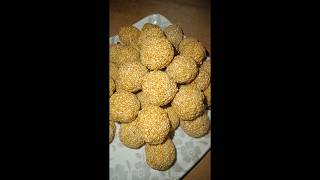 তিলের নাড়ু। Tiler naru recipeindianrecipe indiandessert foodie easyrecipe laddu shorts viral [upl. by Ricardama965]