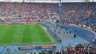 Roma Bologna nellintervallo la Curva Sud inneggia a Hummels che ringrazia [upl. by Begga]