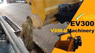 Auger bucket Voederverdeelbak Bac distributeur EV 300  VDMJ Machinery [upl. by Olette]