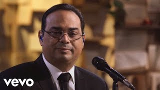 Gilberto Santa Rosa  Ni Bien Ni Mal En Vivo [upl. by Ecurb]