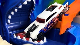 MEGACITY PARKGARAGE VON HOT WHEELS MEGASTARKE AKTIONZONEN MIT EINEN ZUSCHNAPPENDEN HAI UNBOXING [upl. by Clayborne]