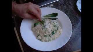 Ricetta del risotto rucola e taleggio  casaegiardinoit [upl. by Gnik]