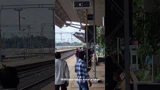 11030 Koyna Express Arrival [upl. by Dempster]