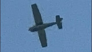 Cessna 172S Skyhawk SP N105HF flying over my house [upl. by Neal]