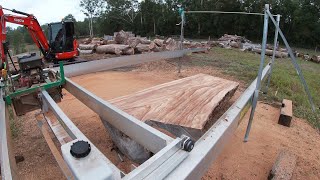 LUCAS MILL SLABING BIG LOG [upl. by Sonnie26]