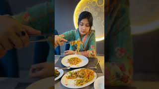 কাঁকড়া আর চাওমিন দিয়ে লাঞ্চ 😋 Dhaka Food Vlog  Lunch Date SilviaShadman [upl. by Attelahs]