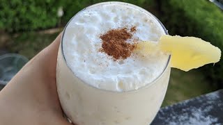 Piña colada con o sin alcohol a punto de frappé bebida fría para celebrar [upl. by China677]