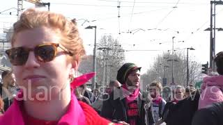 Torino manifestazione Non Una Di Meno blocca Porta Palazzo [upl. by Ivy]