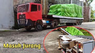 Menghindari Tabrakan 😱Truk Trailer ini Lebih memilih Masuk Jurang [upl. by Suolekcin]