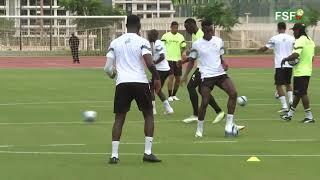 Match amical SénégalAlgérie première séance dentraînement des Lions [upl. by Reiss]