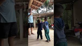 Pegando bola de sabão 🧼 shortsvideoyoutube shortsvideo cutebaby [upl. by Aihseket]