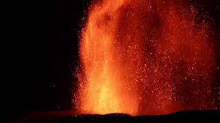 La fontana di lava del Cratere Centrale dellEtna [upl. by Nossaj]