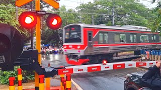 Ganti Palang Baru  2 Perlintasan Kereta Api KRL  ALKMAAR  WANTECH [upl. by Bently]