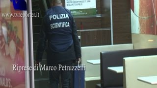 VOLANTE 113 PARTORISCE E GETTA NEONATO NEL WATER SALVATO DAI SOCCORSI [upl. by Bindman]