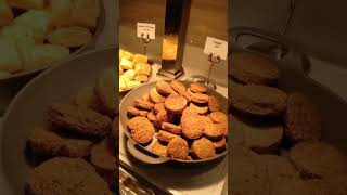 mazay mazay ka Nashta air port loung  foodies  desi food Utube viral video viral shorts [upl. by Ballard]