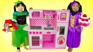 Emma amp Jannie Pretend Play Food Cooking Competition w Cute Kitchen Kid Toys [upl. by Wendin258]