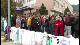 Konjic Zdravstveni radnici skinuli mantile i napustili bolnicu [upl. by Reinwald]