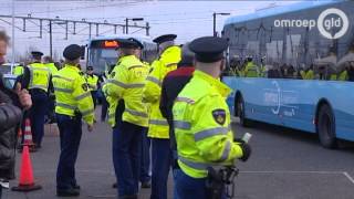 Grote politiecontrole op station Apeldoorn [upl. by Odragde]