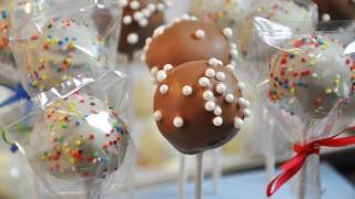 Recette des POP CAKES ou cake pops faciles pour les enfants [upl. by Sivar]