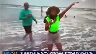 Brasileiro grita “Globo Lixo” ao vivo na praia [upl. by Kruger]