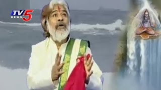 Gaddar Song On Godavari amp Ganges Rivers  Mee Paatanaivasthunna  291115  TV5 News [upl. by Persons187]